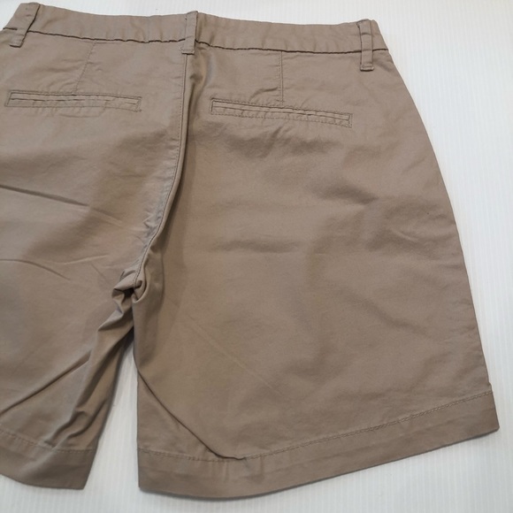Women’s Old Navy Bermuda Short Size 2 - Picture 6 of 7